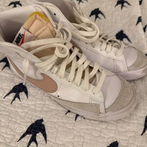 Nike Women's 8.5 Blazer pink and  midHigh-Top Sneakers